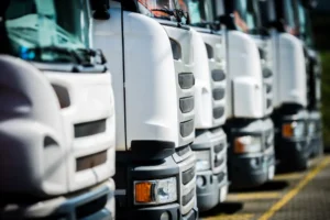 Frota própria ou terceirizada? O que muda e como decidir? GUIA